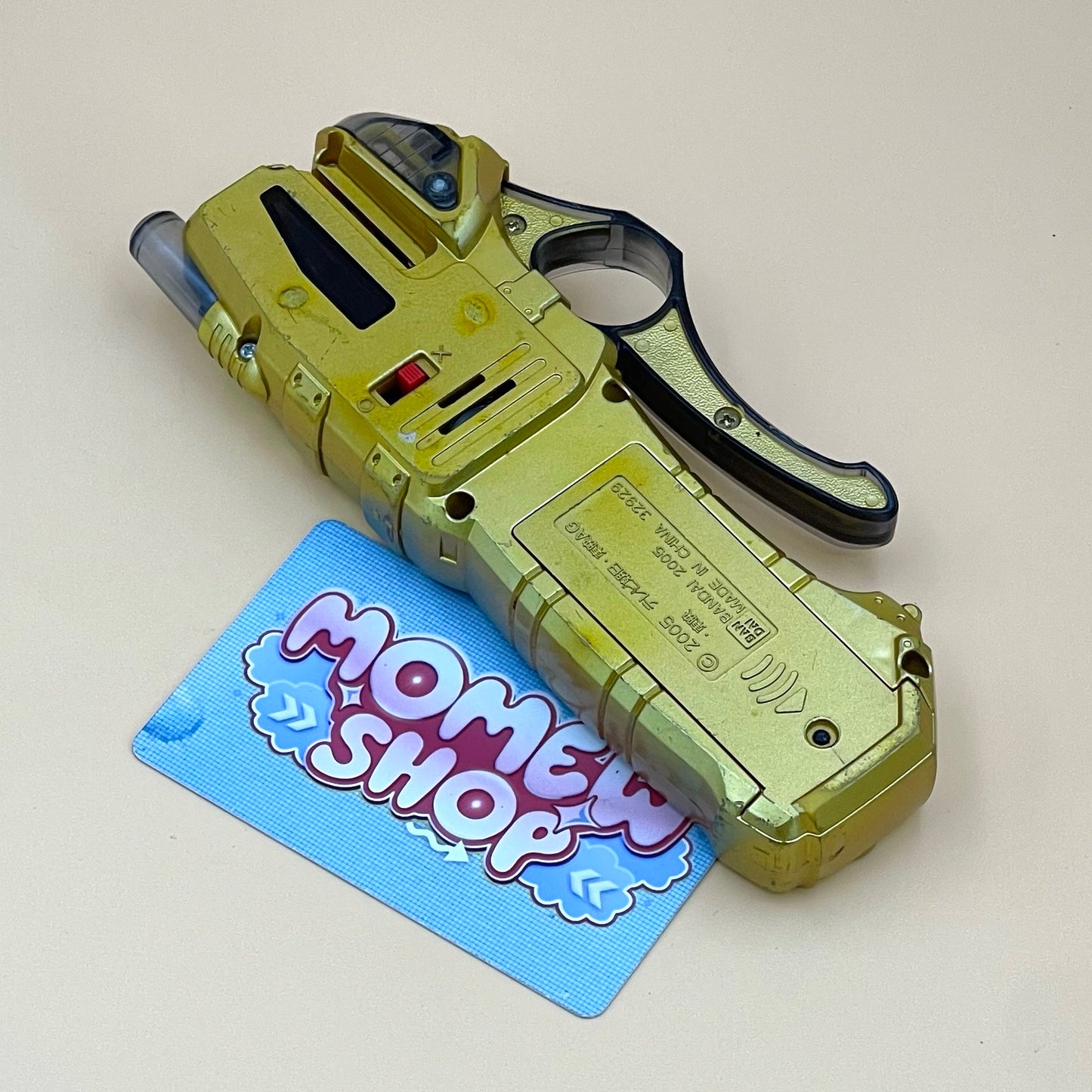 DX Grip Phone Gold & DX Solar Cell Gold Morpher from Power Rangers Mystic Force 2006, also known as DX Change from Super Sentai Magiranger 2005, vintage DX Morpher roleplay collectible for Solaris Knight fans.