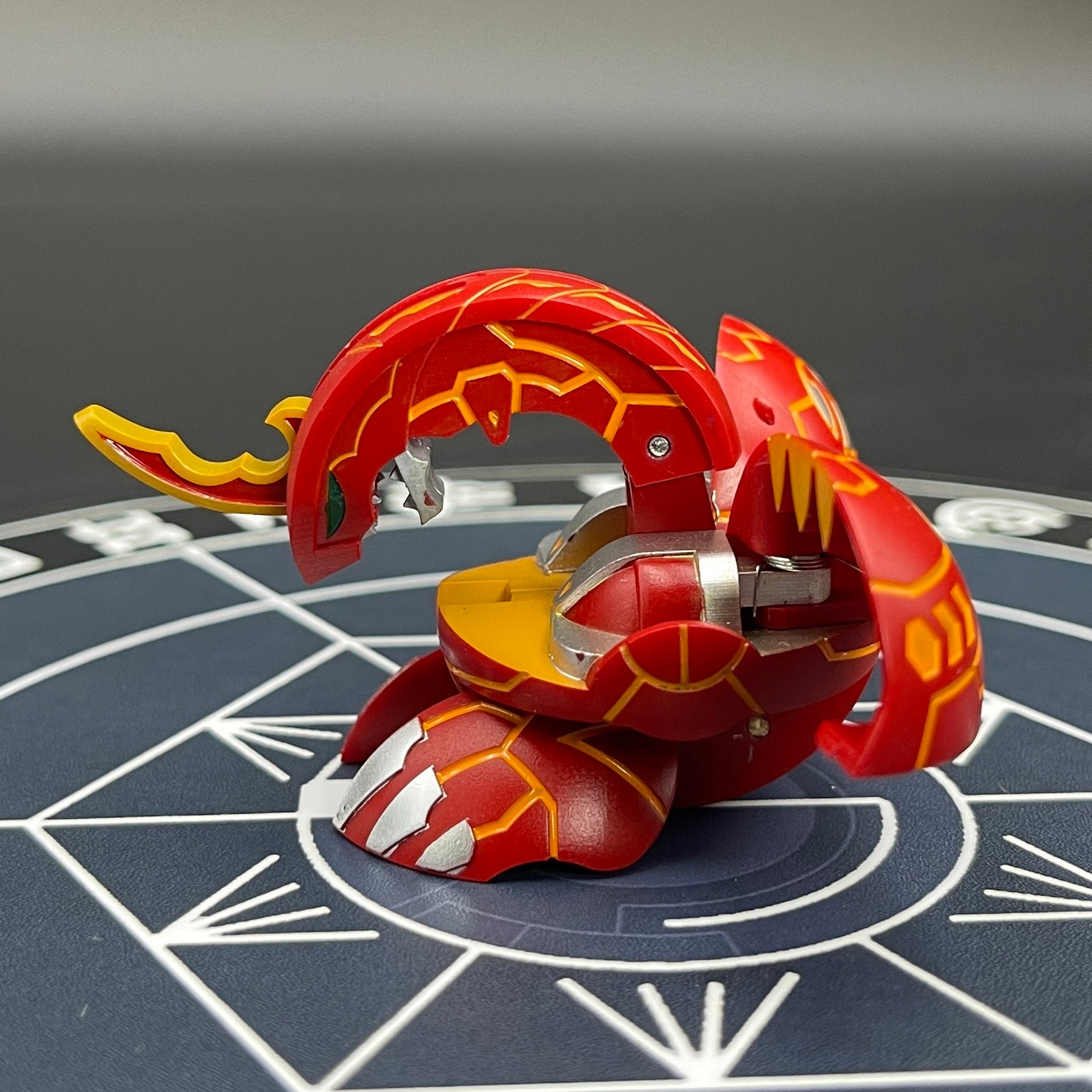 Pyrus Ultimate Dragonoid B2 Ver.Anime Bakugan Battle Brawlers