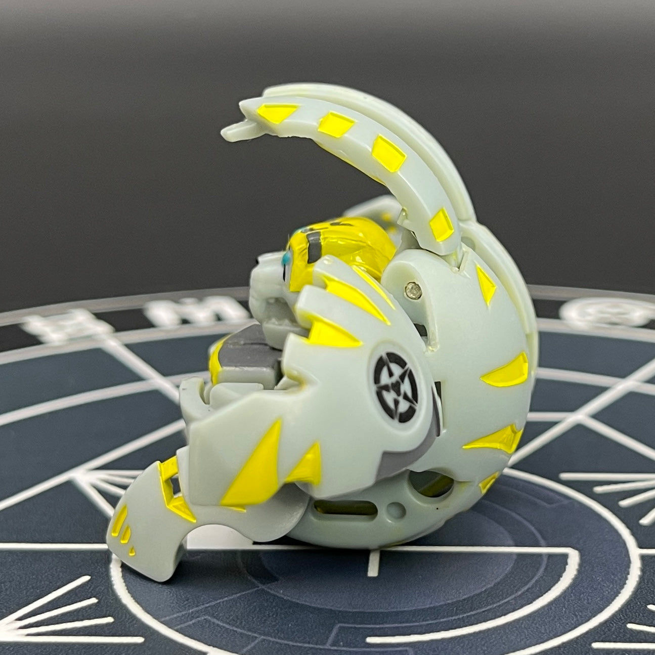 Haos Blade Tigrerra B2 Bakugan Battle Brawlers Paint Applied To Specific Parts Only