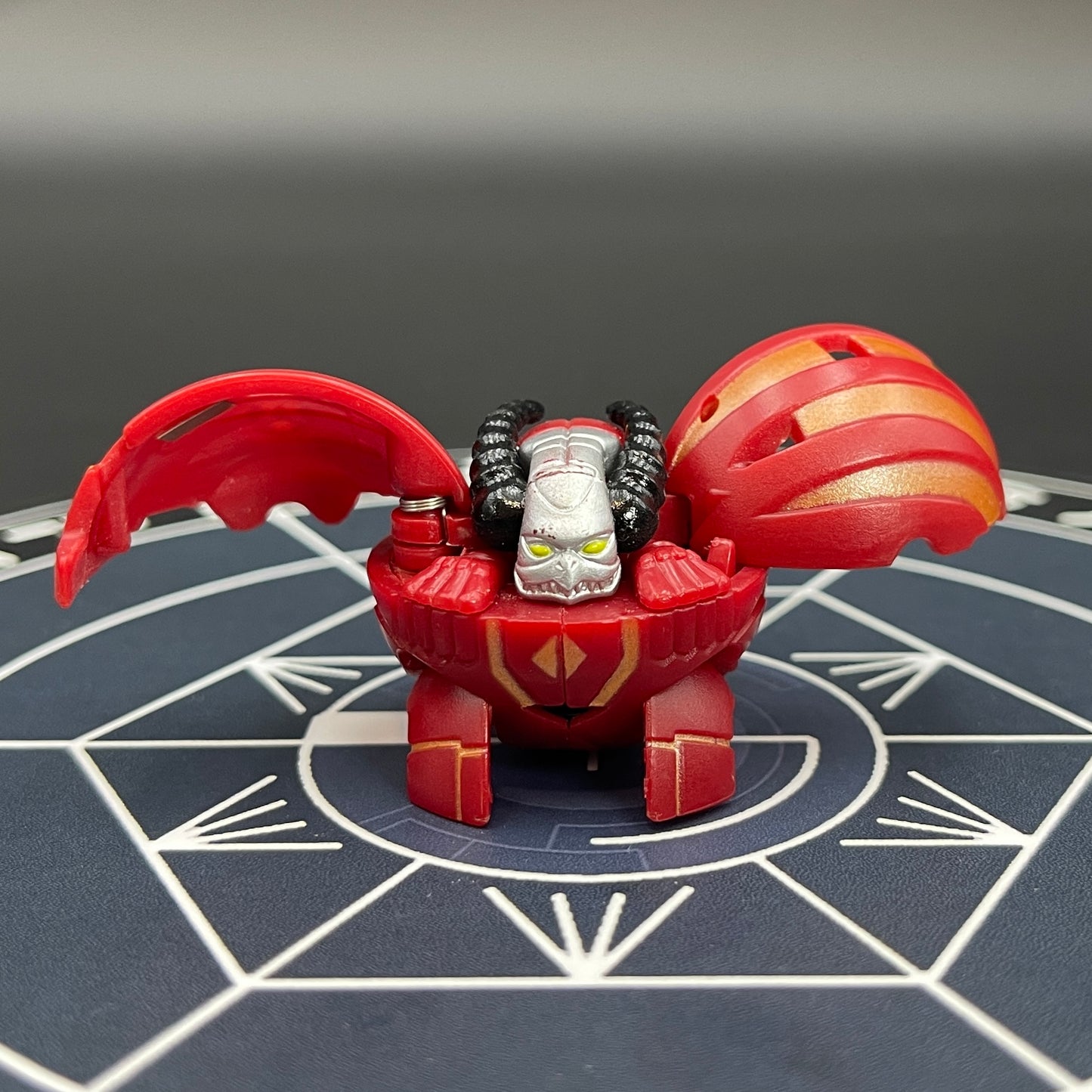 Pyrus Gargonoid B2 Bakugan Battle Brawlers