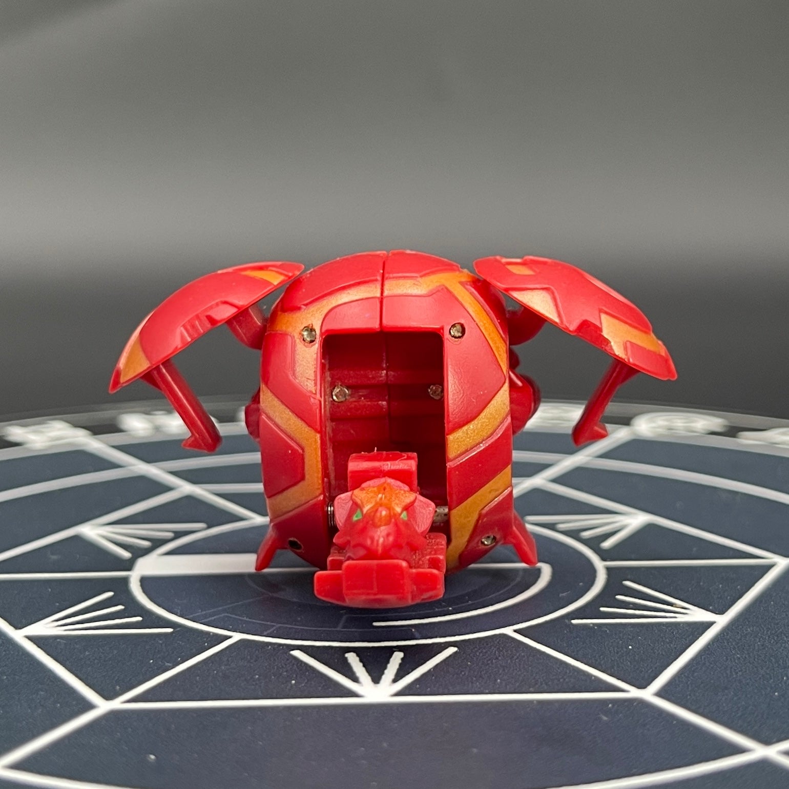 Pyrus Saurus B2 Bakugan Battle Brawlers