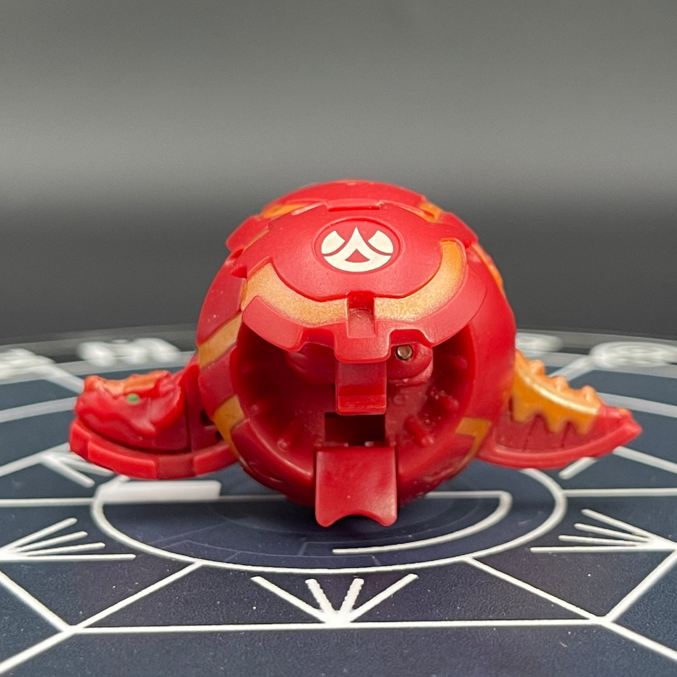 Pyrus Saurus B2 Bakugan Battle Brawlers