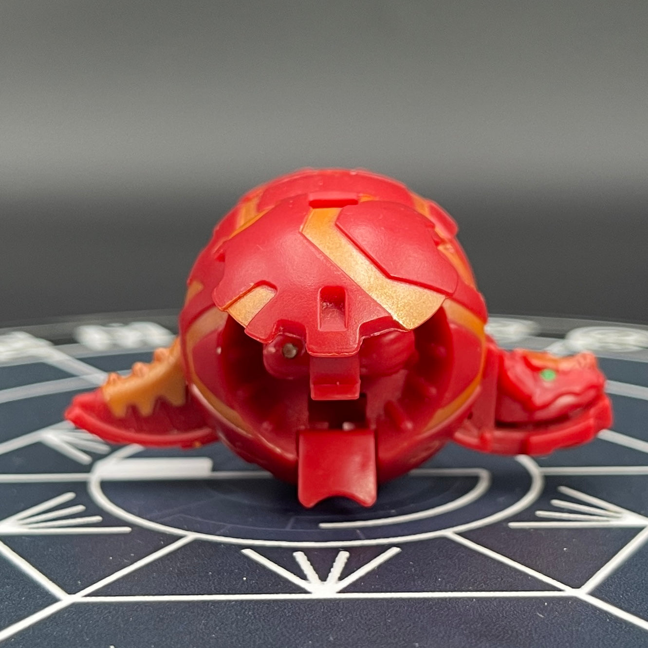 Pyrus Saurus B2 Bakugan Battle Brawlers