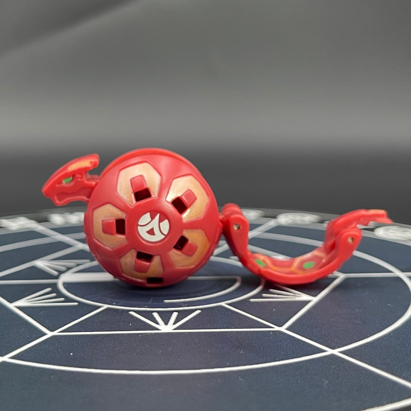 Pyrus Serpenoid B2 Green Pattern Bakugan Battle Brawlers