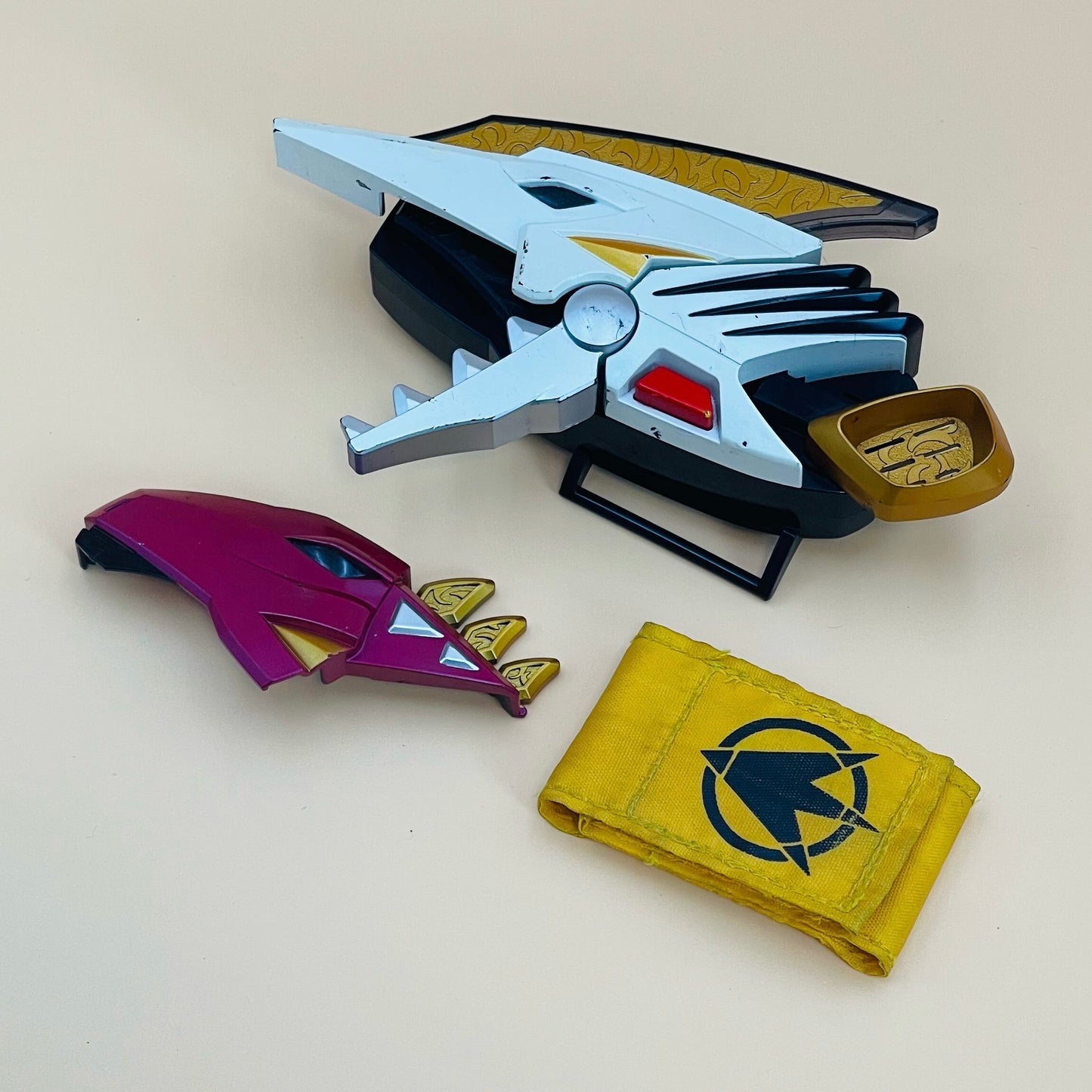 DX Drago Morpher & DX Dino Minder from Power Rangers Dino Thunder 2004, also known as DX Change from Super Sentai Abaranger 2003, vintage DX Morpher roleplay collectible for White Dino Ranger fans.
