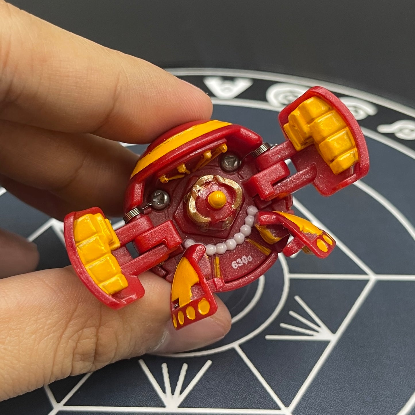 Pyrus Fourtress B2 Bakugan Battle Brawlers Paint Applied To Specific Parts Only