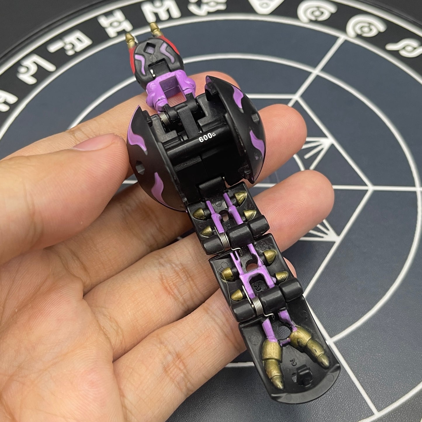Darkus Centipoid B2 Bakugan Battle Brawlers