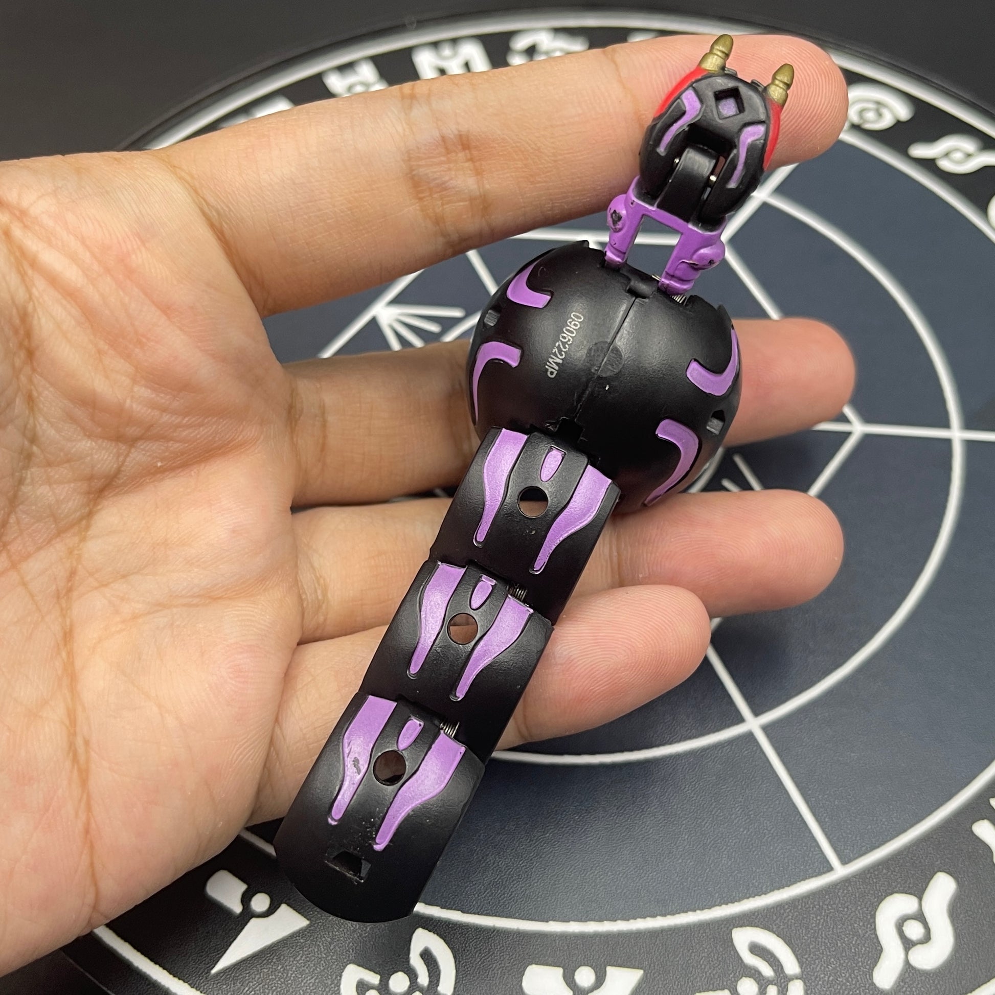 Darkus Centipoid B2 Bakugan Battle Brawlers
