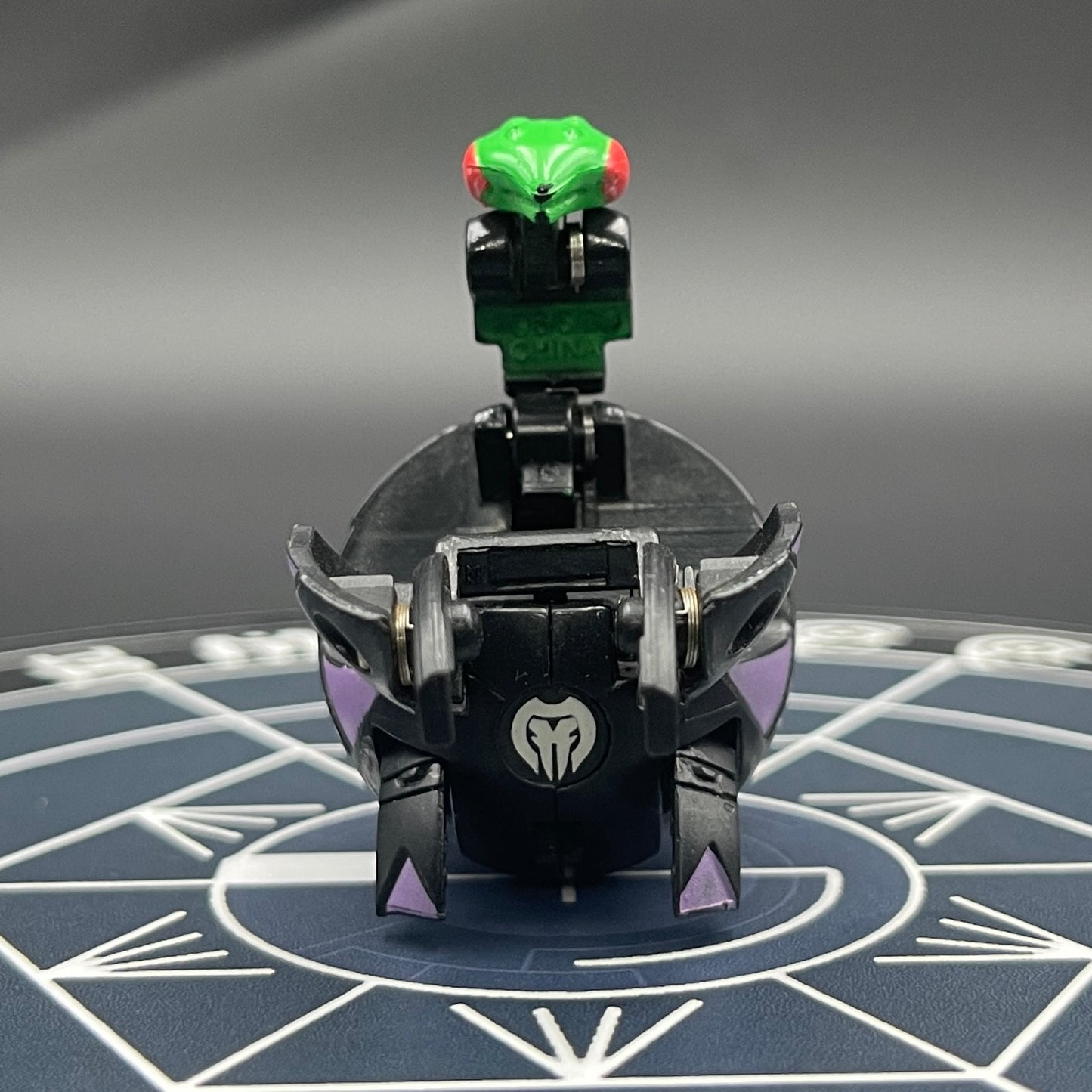 Darkus Mantris B2 Bakugan Battle Brawlers