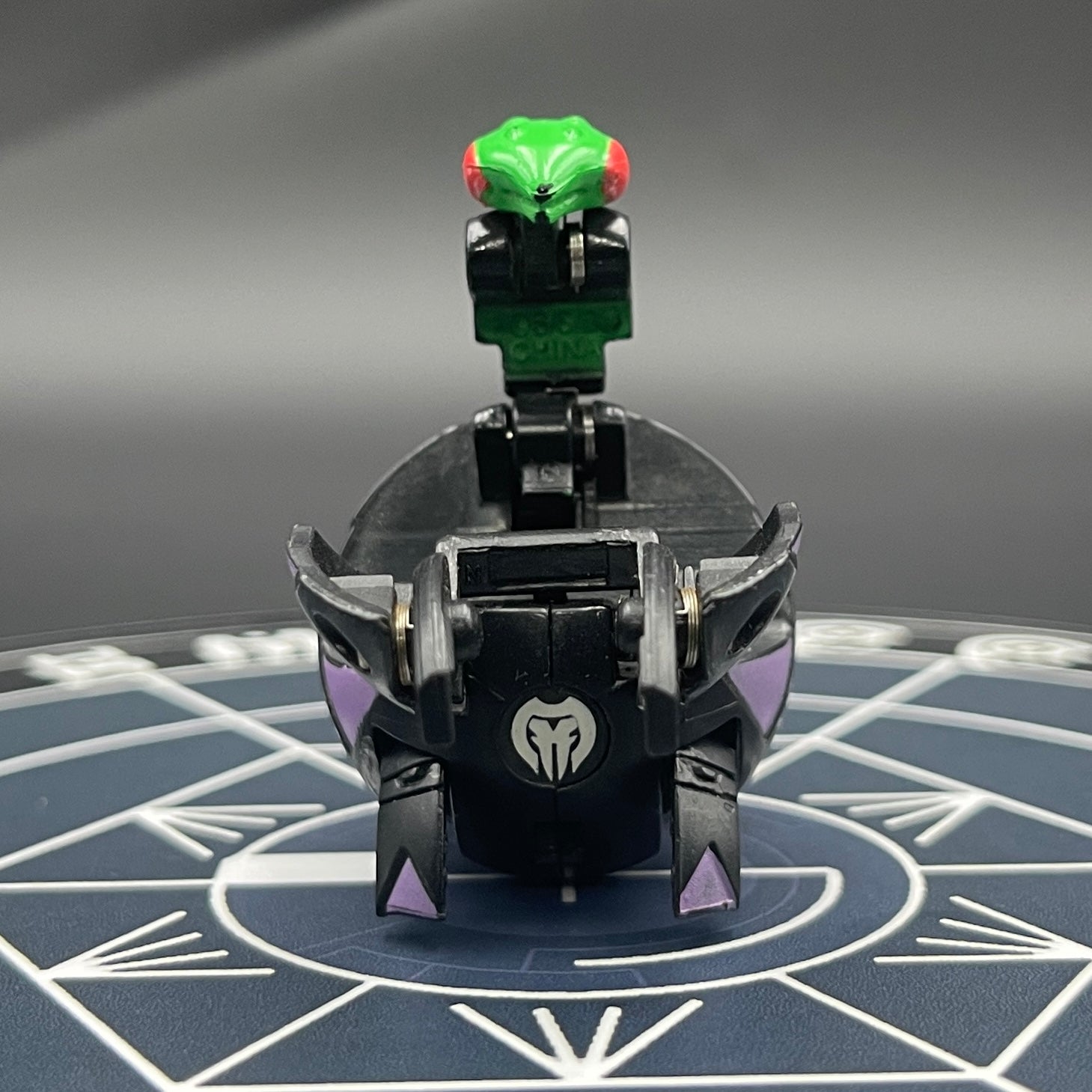Darkus Mantris B2 Bakugan Battle Brawlers