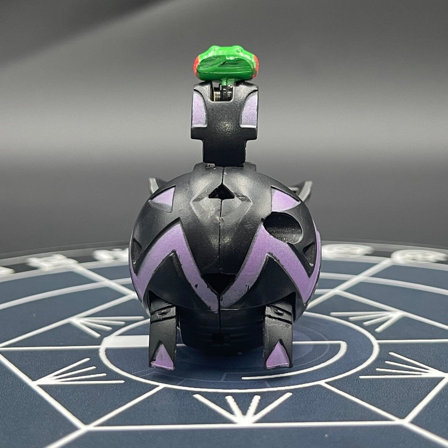 Darkus Mantris B2 Bakugan Battle Brawlers