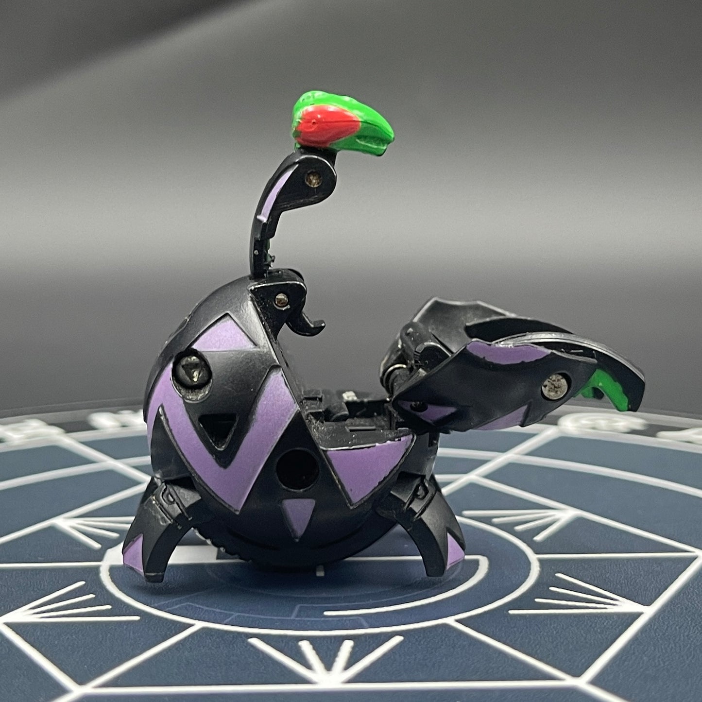 Darkus Mantris B2 Bakugan Battle Brawlers
