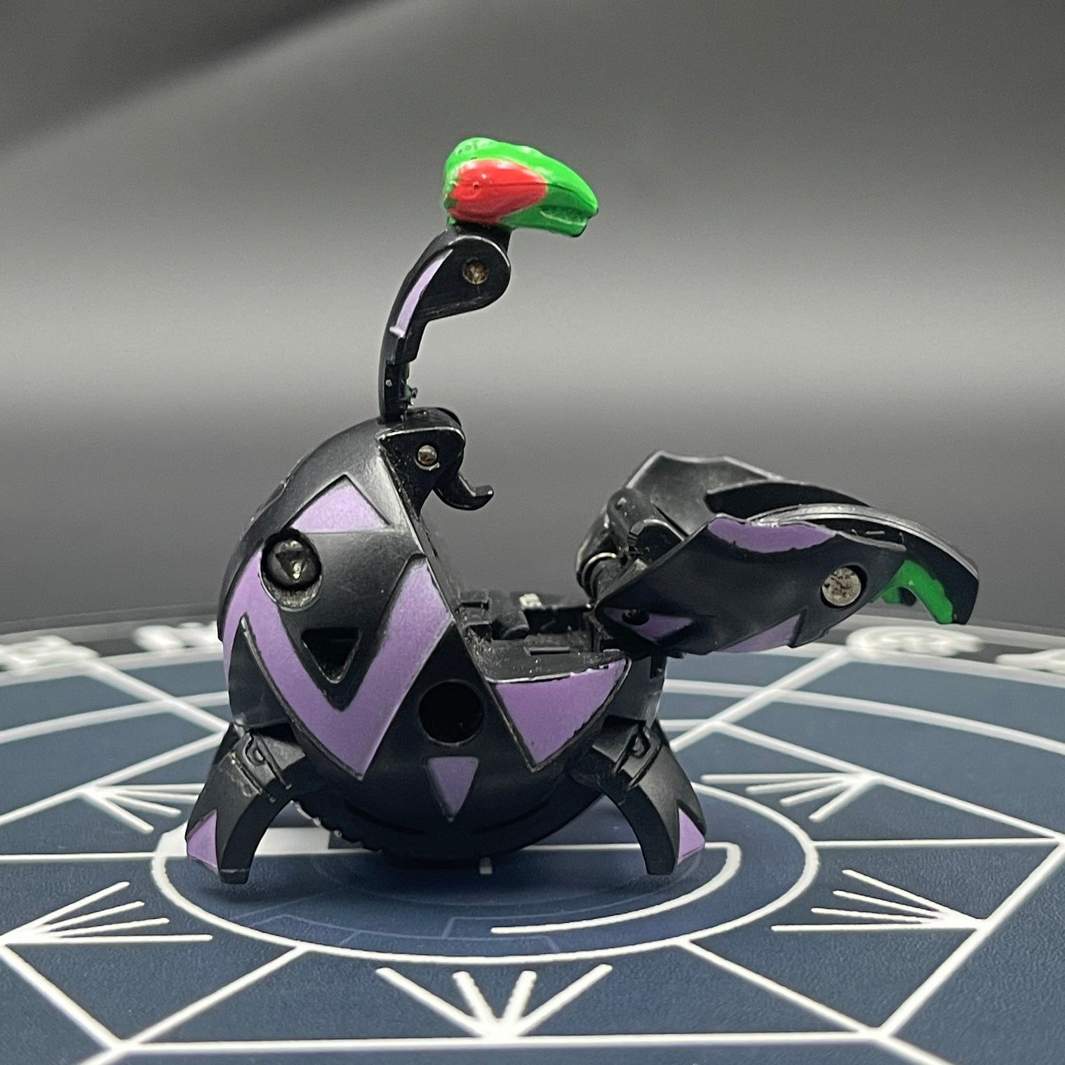 Darkus Mantris B2 Bakugan Battle Brawlers