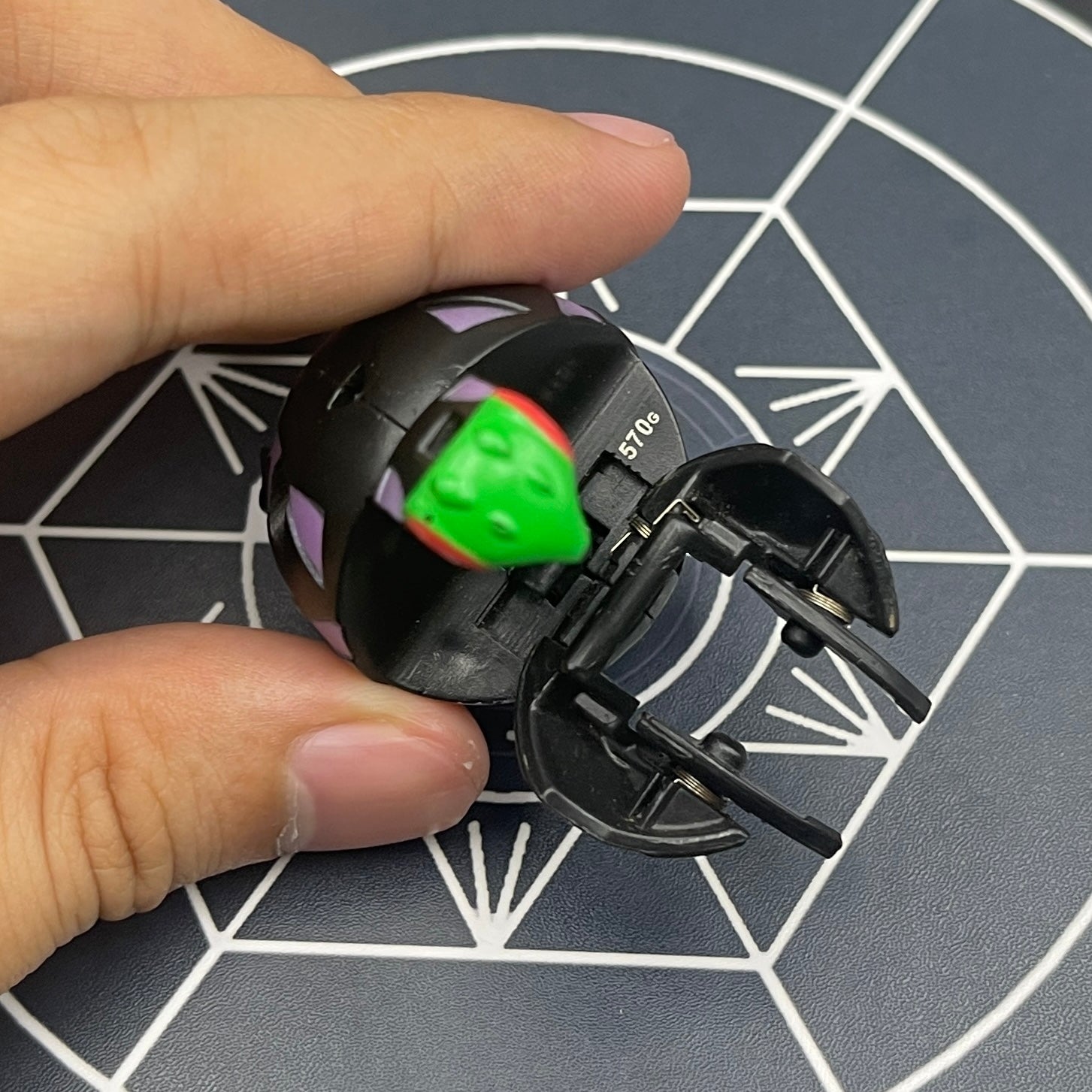 Darkus Mantris B2 Bakugan Battle Brawlers