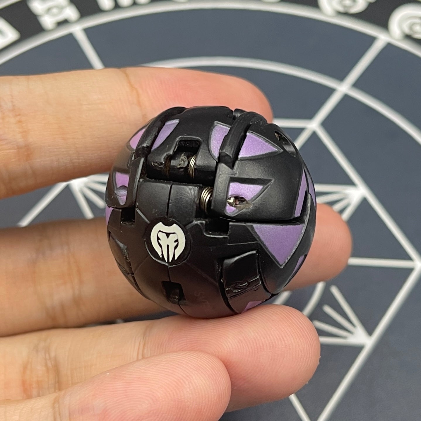 Darkus Mantris B2 Bakugan Battle Brawlers