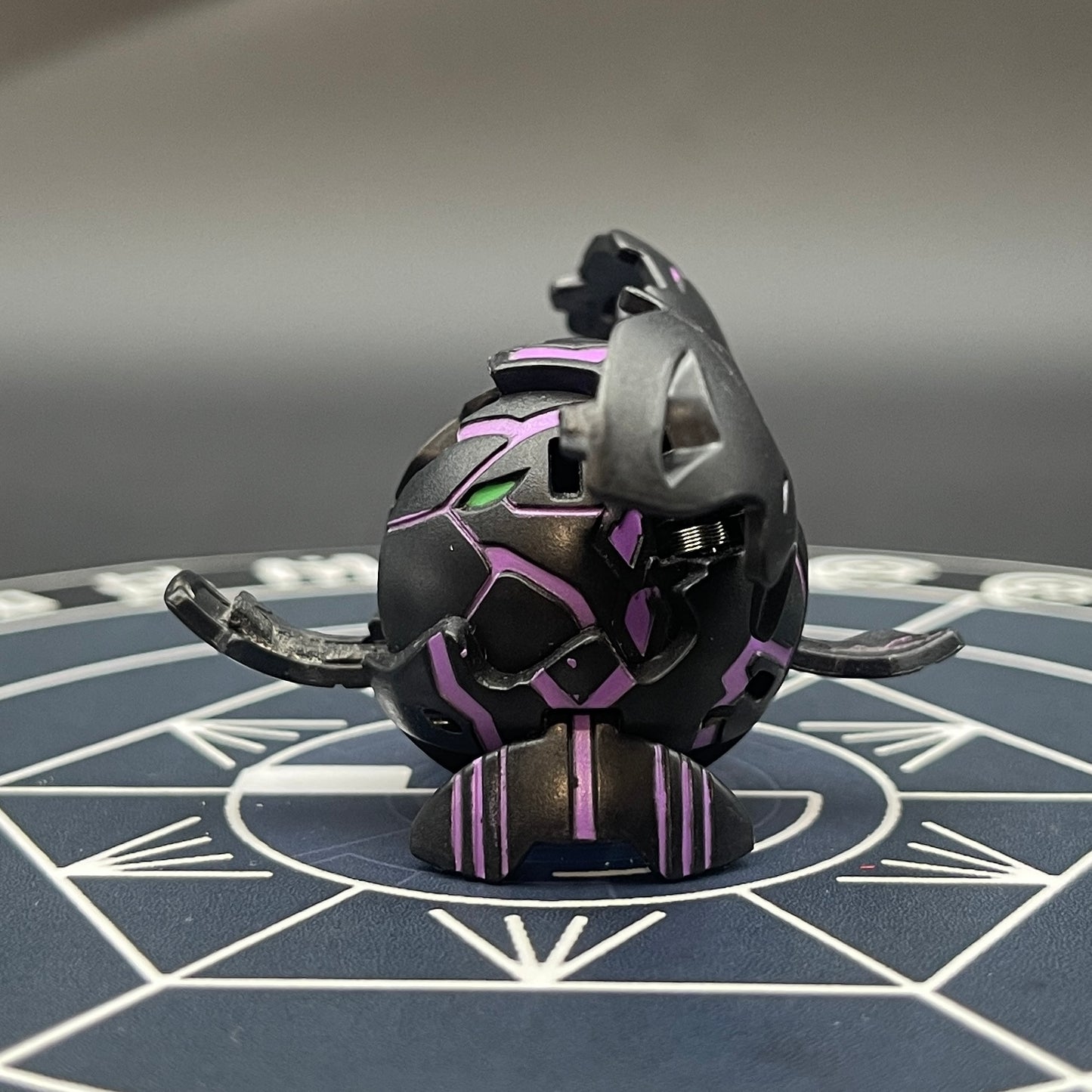Darkus Tuskor B2 Bakugan Battle Brawlers