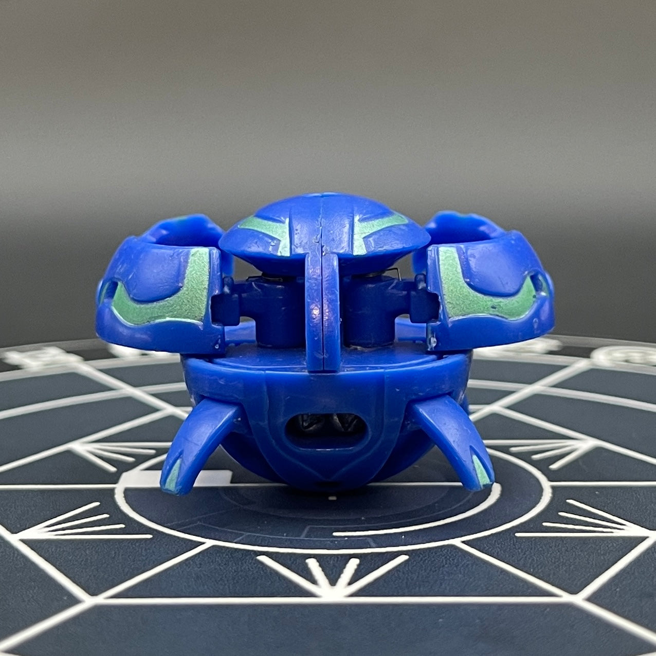 Aquos Terrorclaw B2 Bakugan Battle Brawlers