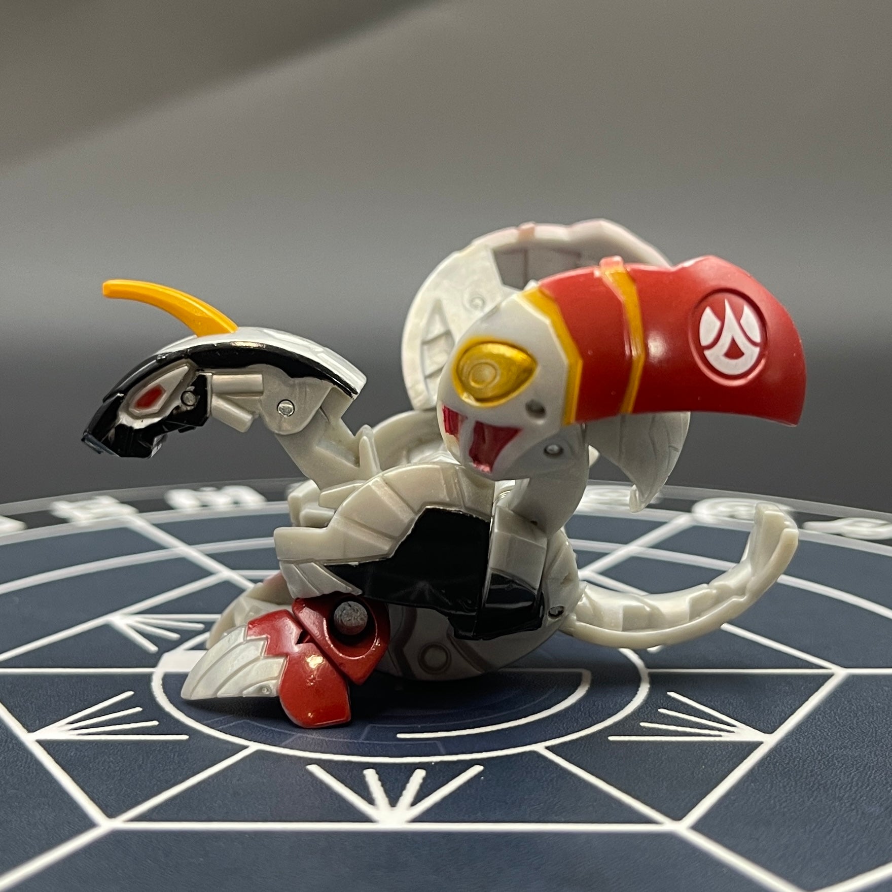 Pyrus Helios MK2 B2 Bakugan New Vestroia
