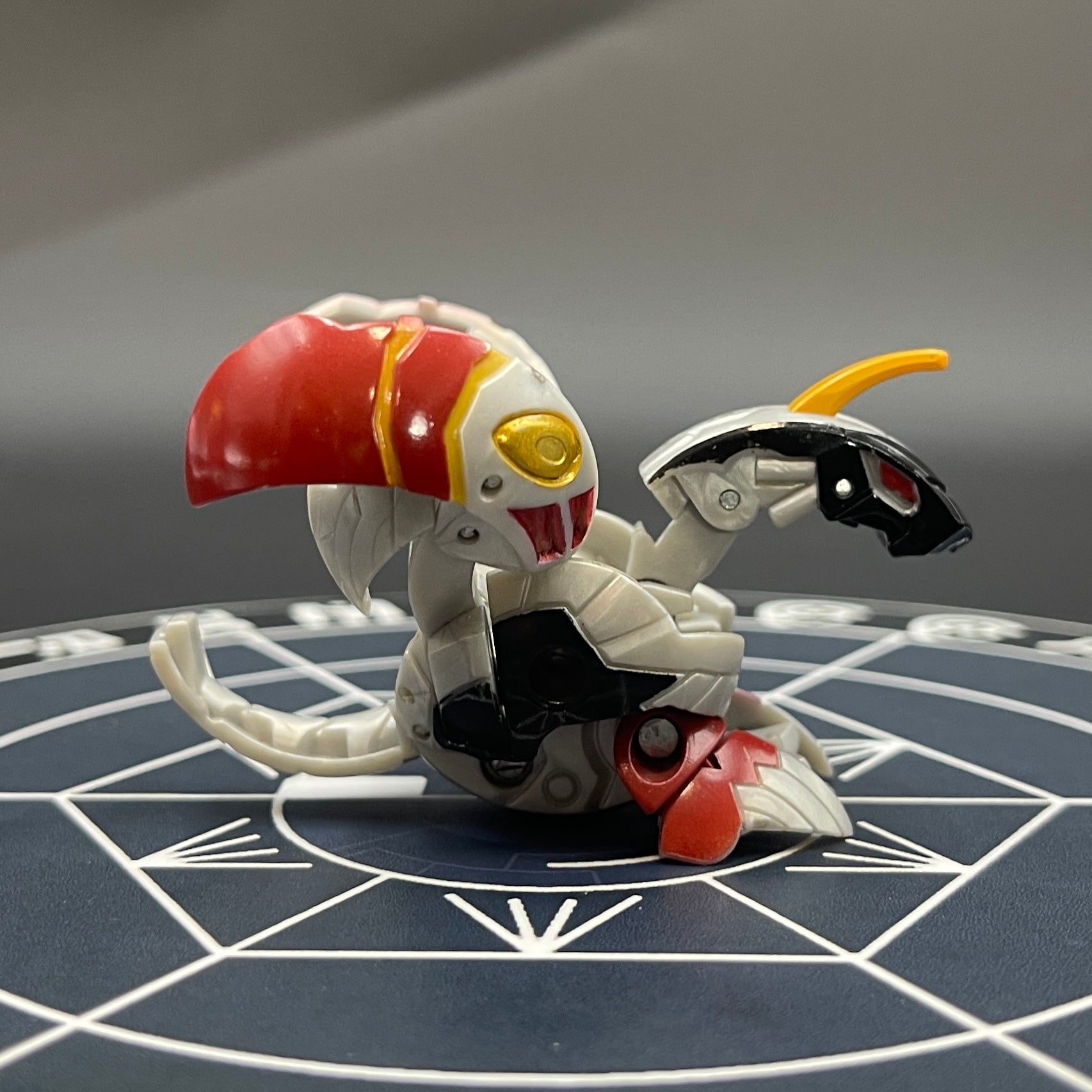 Pyrus Helios MK2 B2 Bakugan New Vestroia