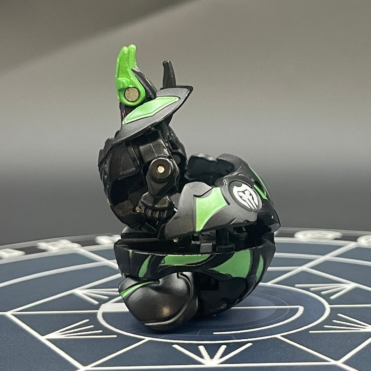 Darkus Linehalt B2 Bakugan Gundalian Invaders
