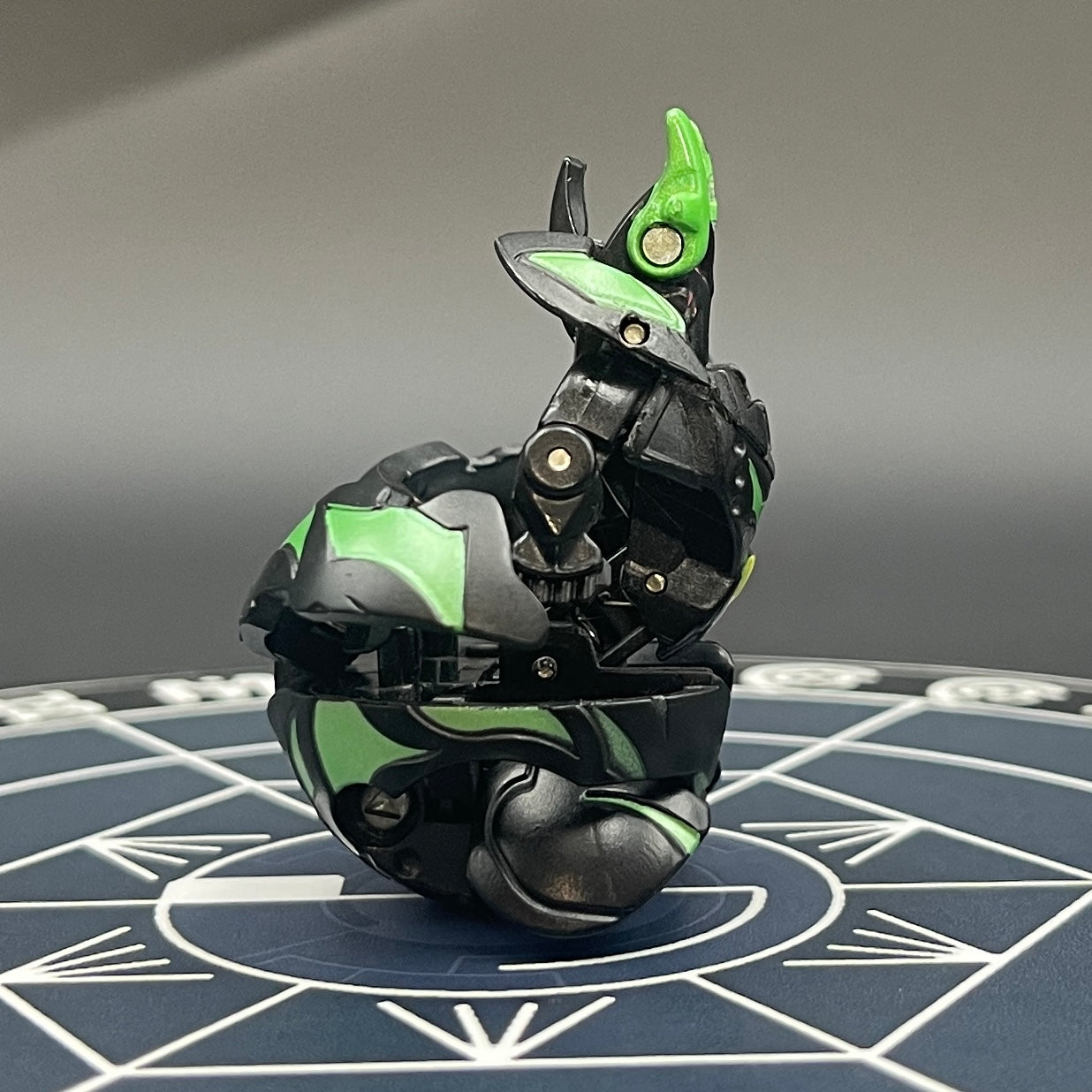 Darkus Linehalt B2 Bakugan Gundalian Invaders