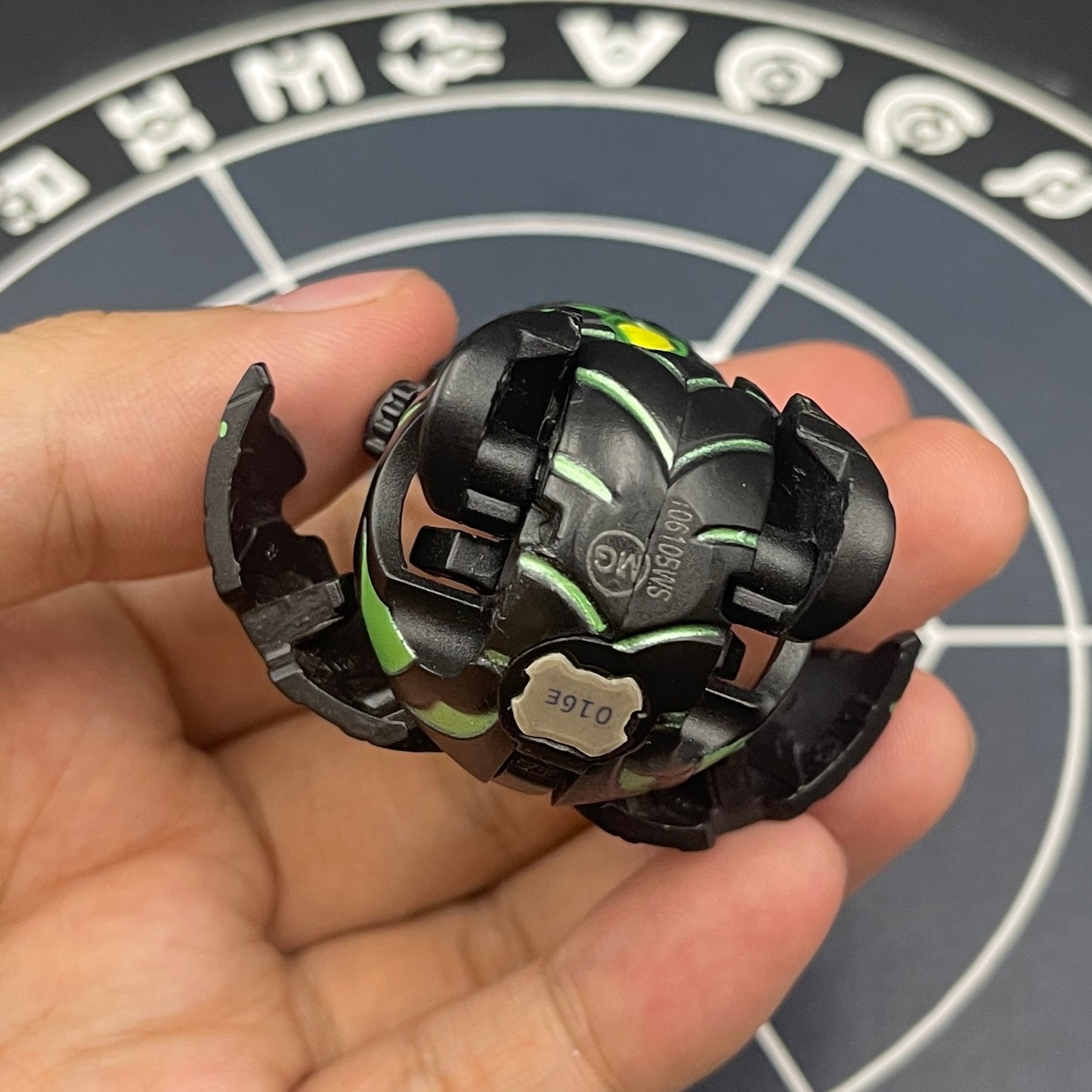Darkus Linehalt B2 Bakugan Gundalian Invaders