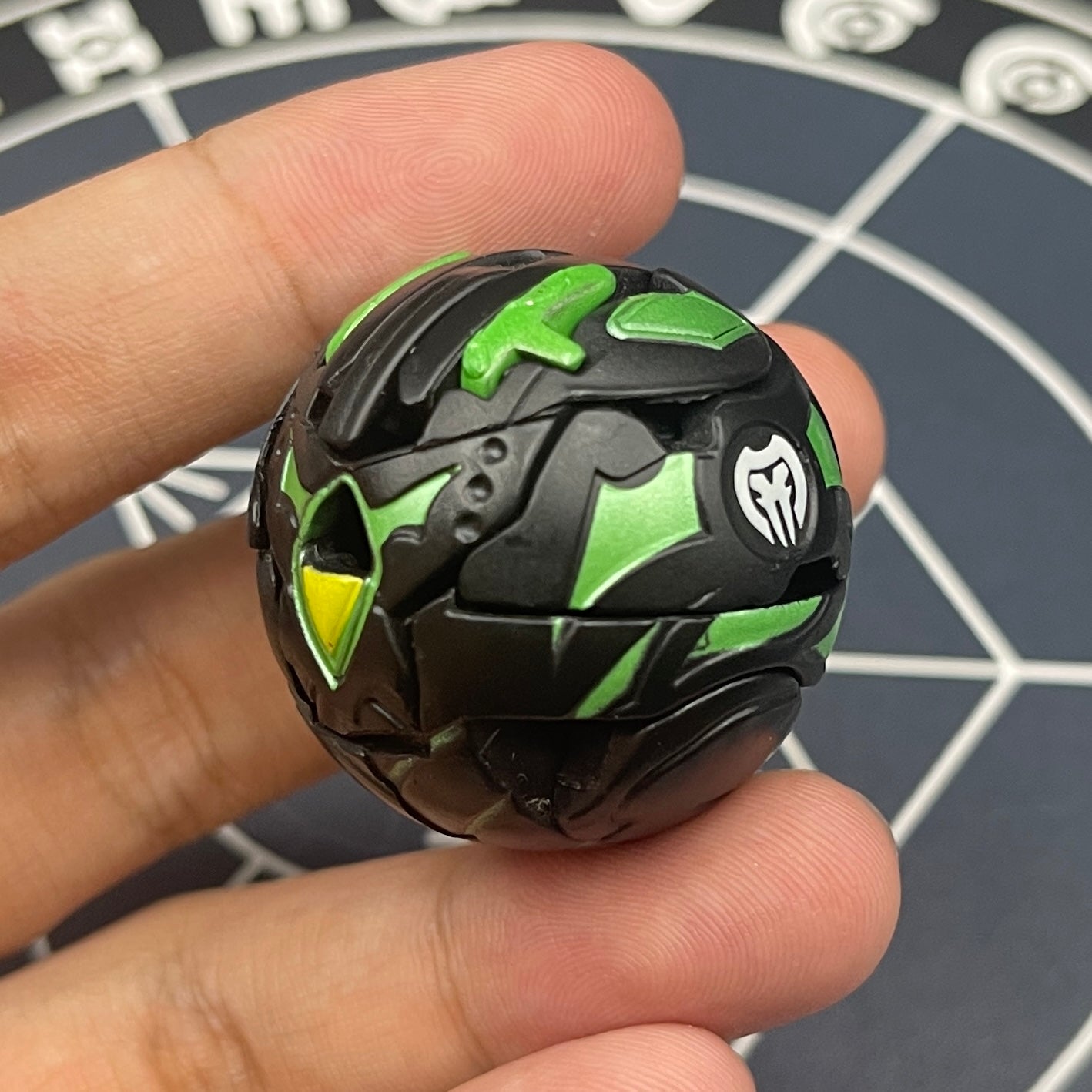 Darkus Linehalt B2 Bakugan Gundalian Invaders