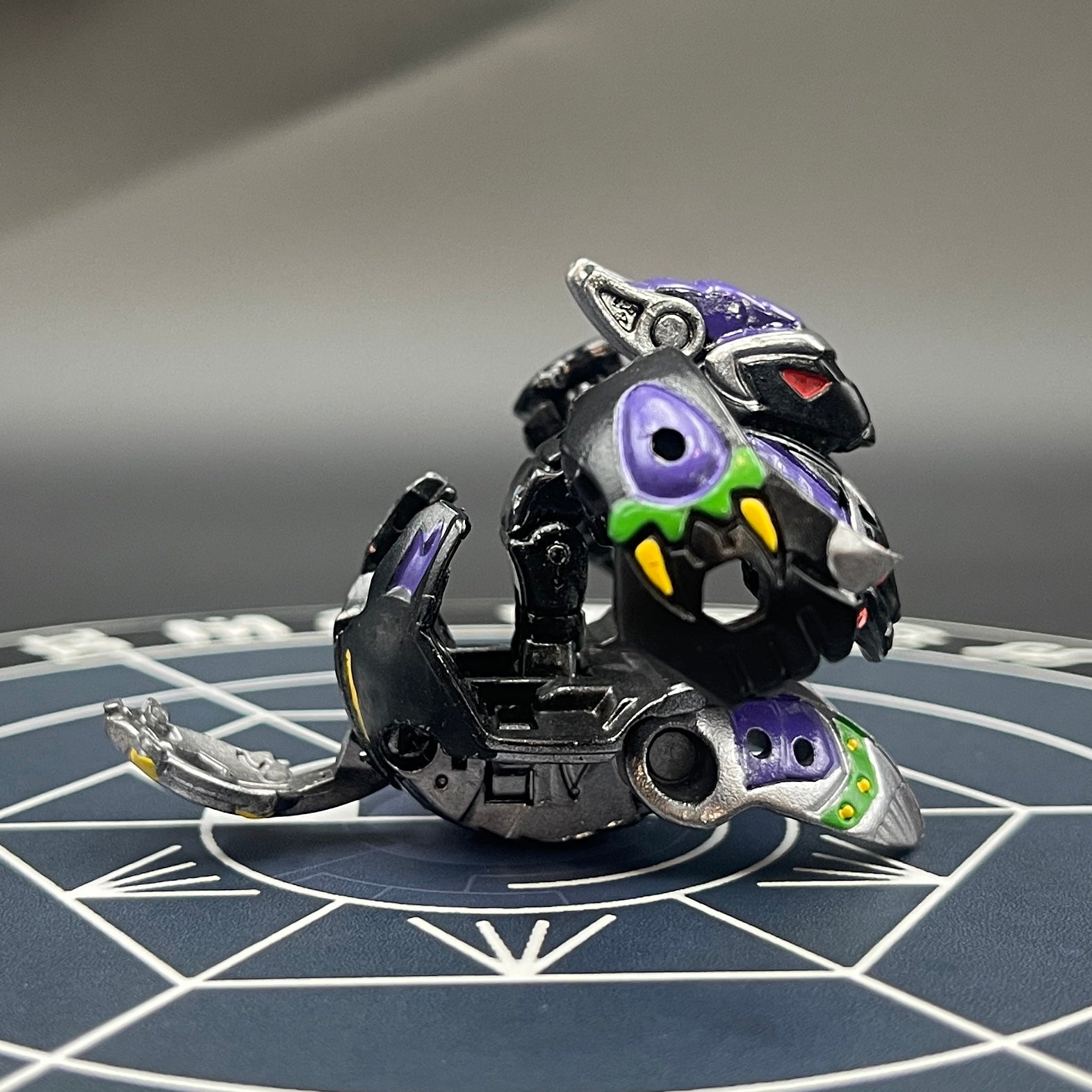 Horridian B2 Darkus Custom Painted | Bakugan Mechtanium Surge