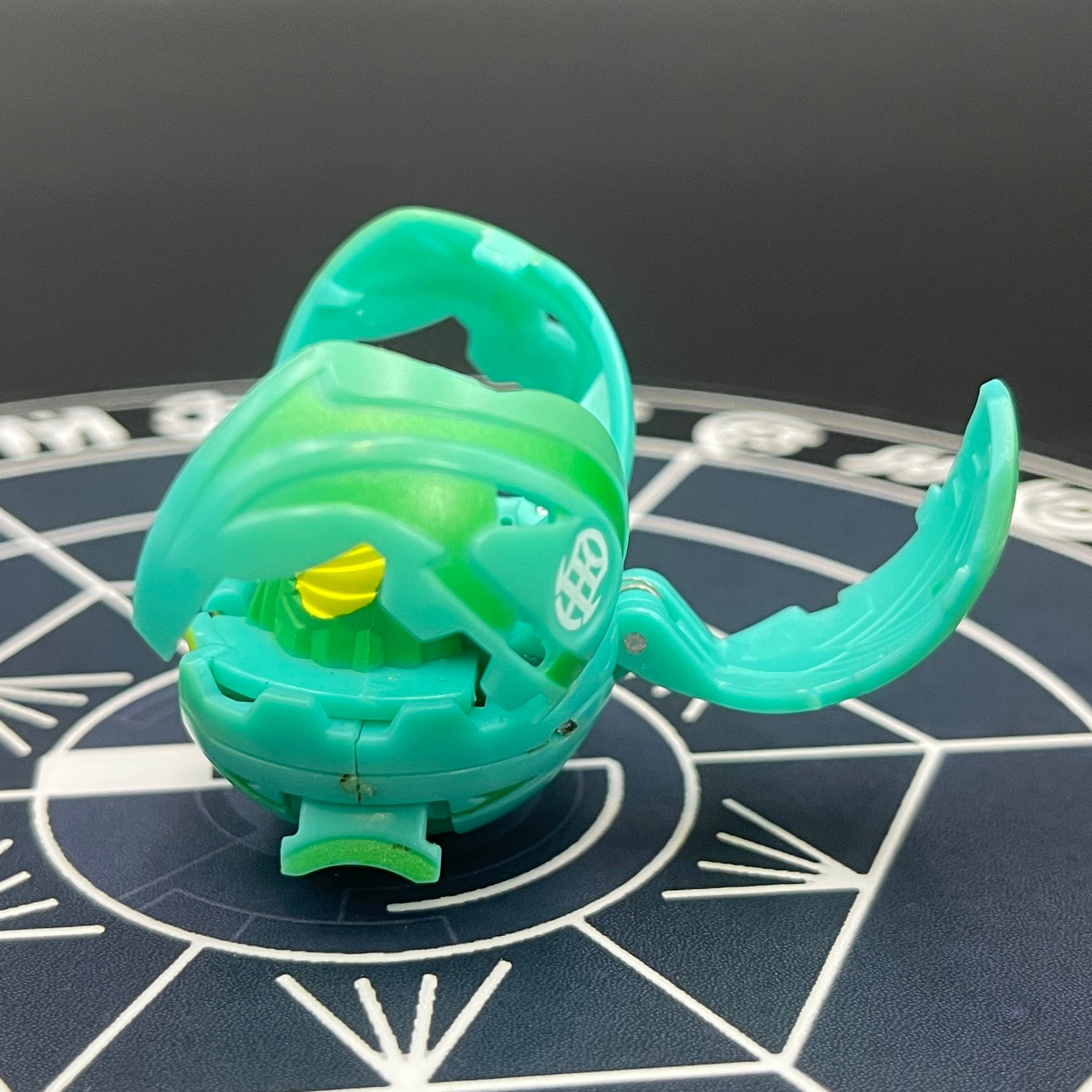 Ventus Harpus B2 Bakugan Battle Brawlers