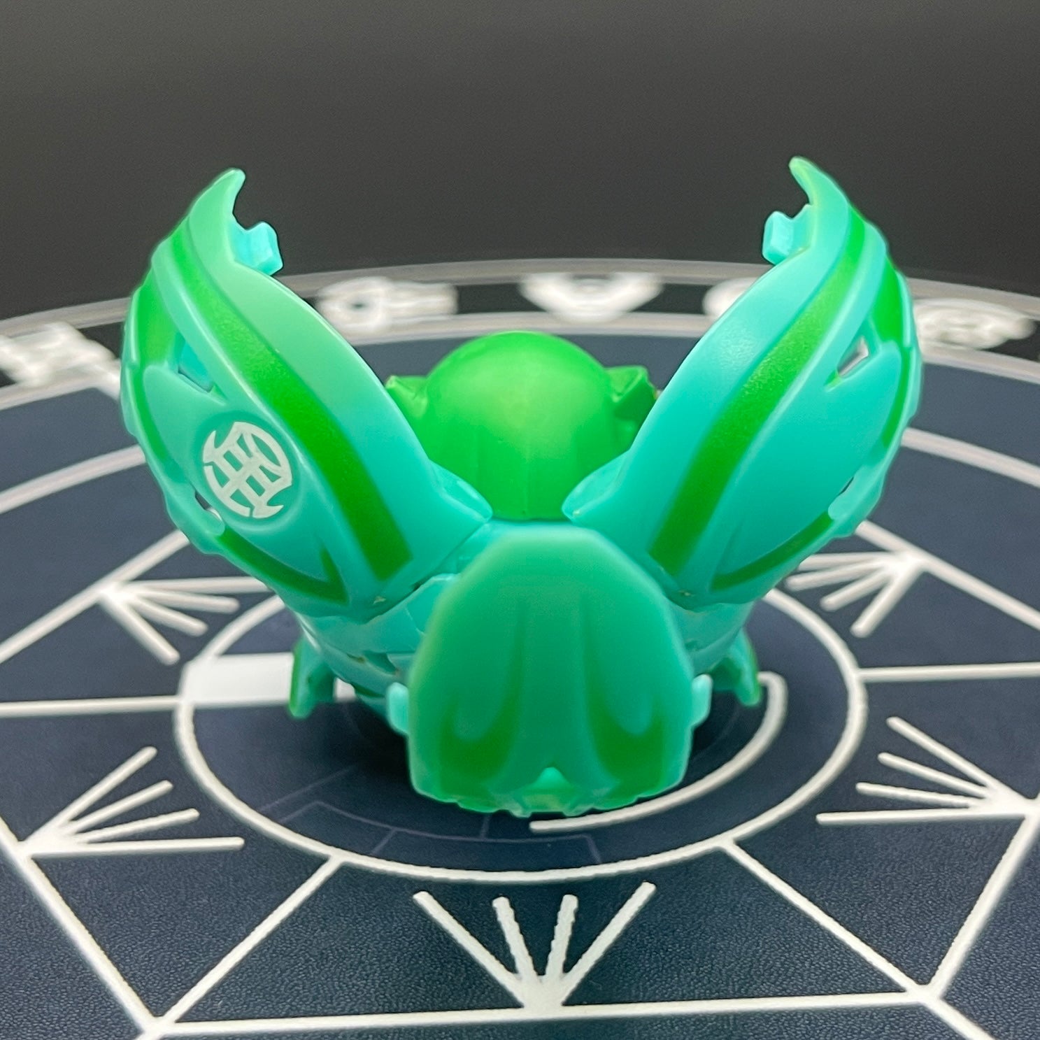 Ventus Harpus B2 Bakugan Battle Brawlers
