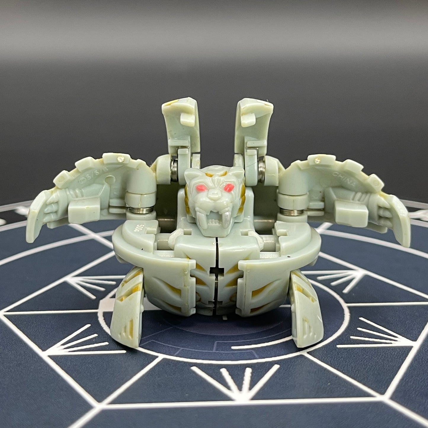 Haos Blade Tigrerra B2 Bakugan Battle Brawlers