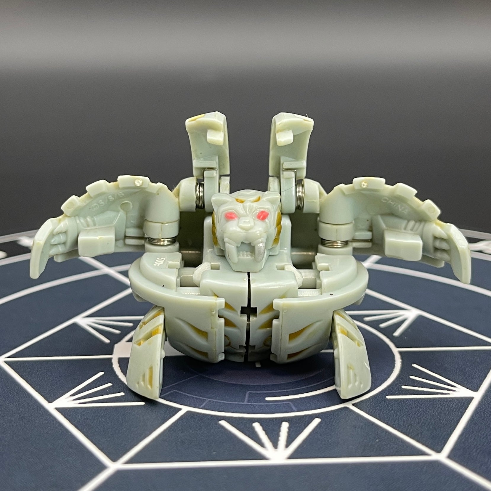Haos Blade Tigrerra B2 Bakugan Battle Brawlers
