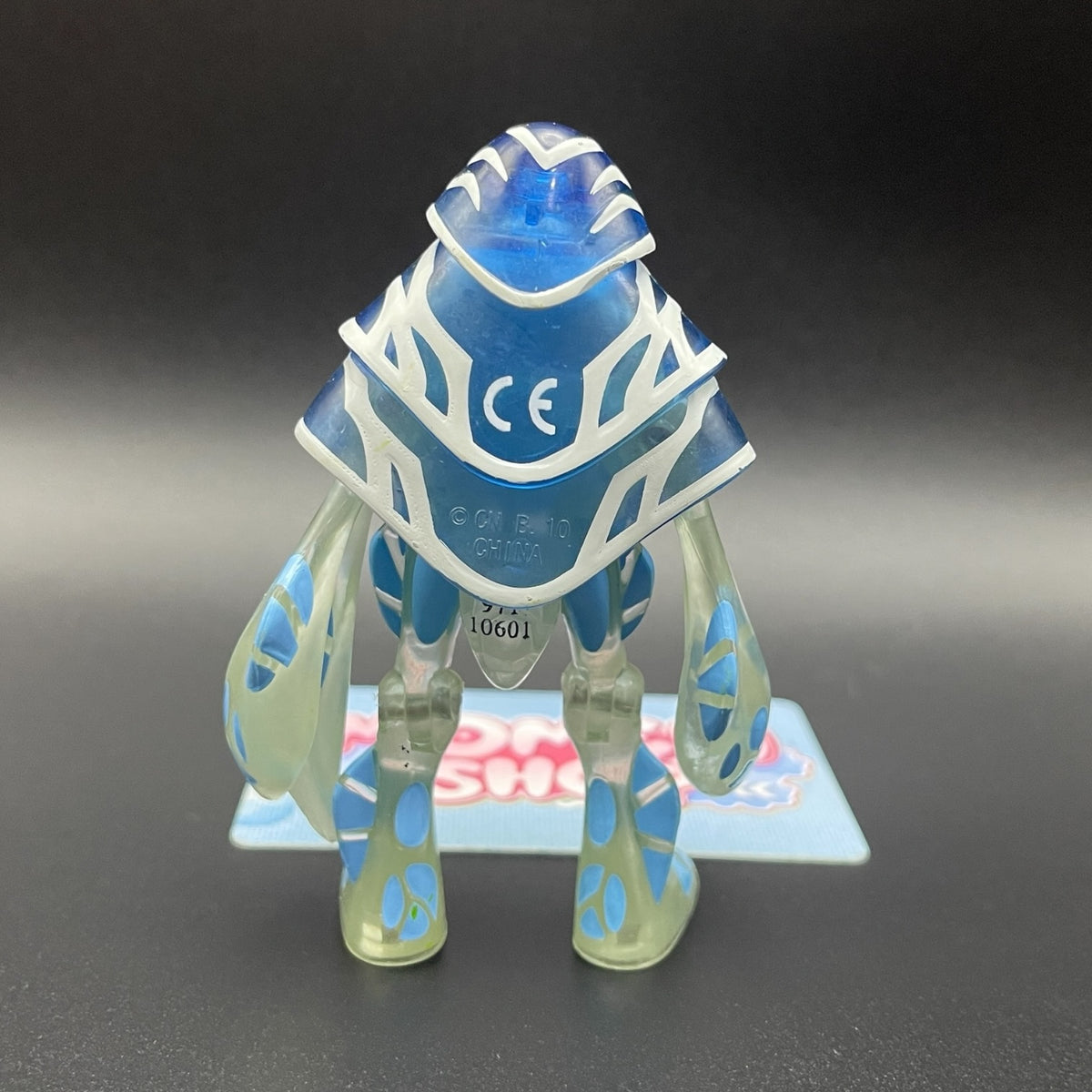 Back view of Ampfibian translucent action figure from Ben 10 Ultimate Alien showing body markings