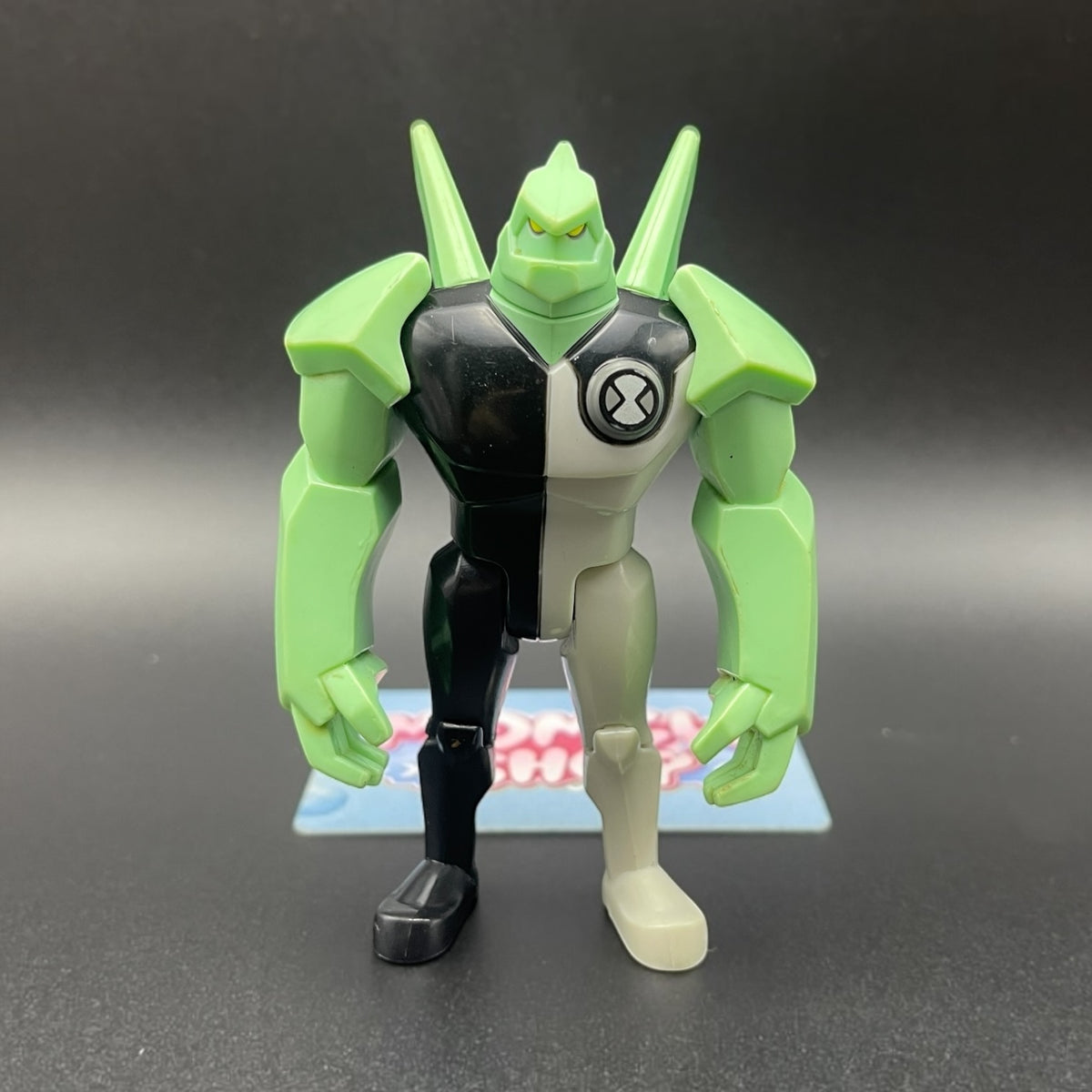 Ben 10 Classic Diamondhead mutant absorption form action figure front view.