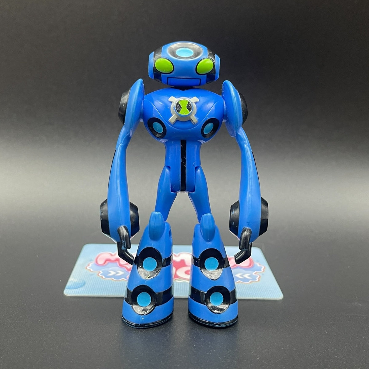 Front view of Ultimate Echo Echo action figure from Ben 10 Ultimate Alien in blue and black color scheme