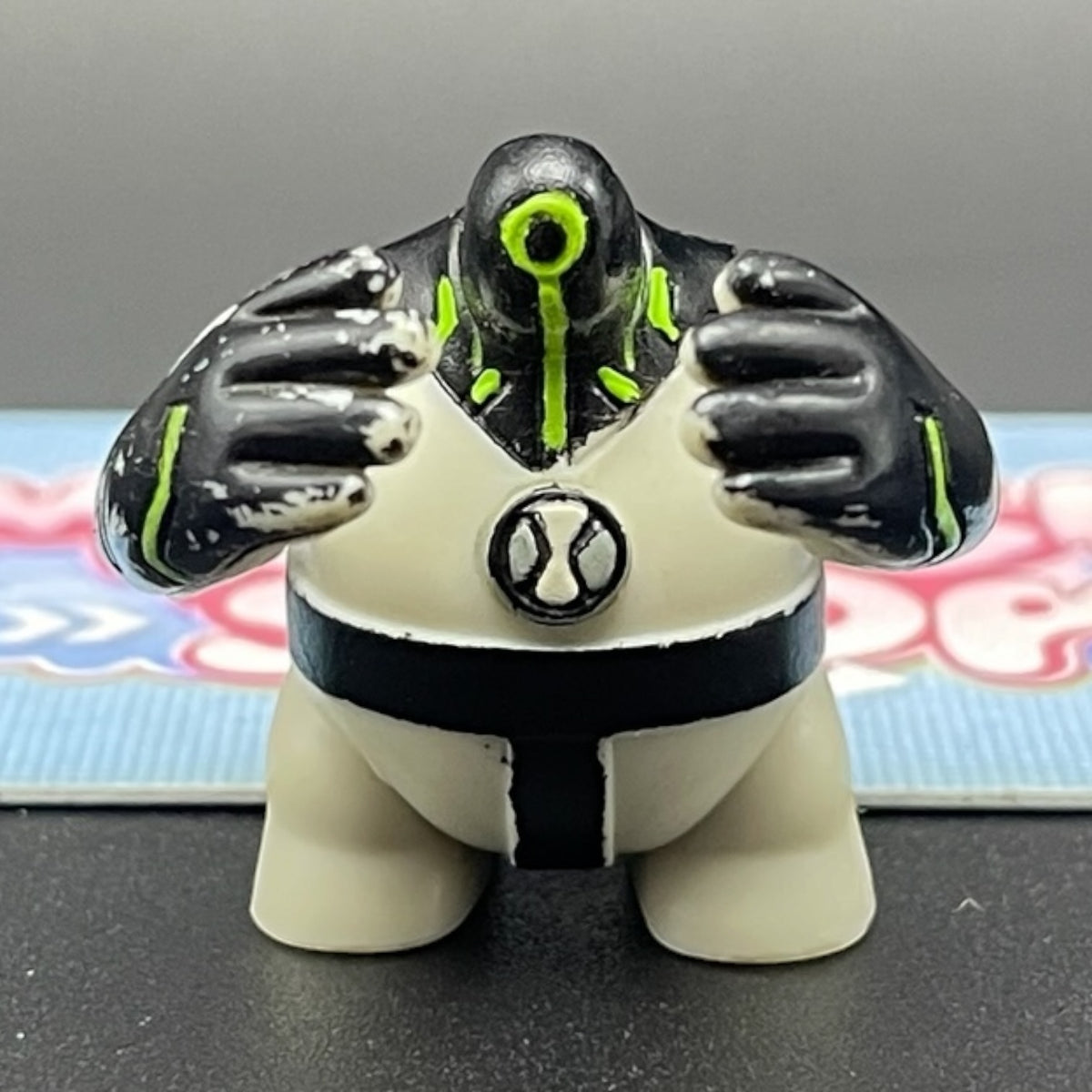 Upgrade character in Ben 10 Sumo Slammers theme figure.